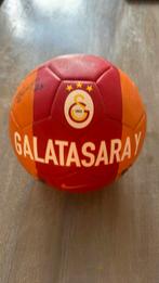 galatasaray voetbal bal met handtekeningen 2013/2014, Sport en Fitness, Bal, Ophalen of Verzenden, Zo goed als nieuw