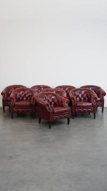 8x Engelse rundleren chesterfield clubfauteuil in rode kleur beschikbaar voor biedingen