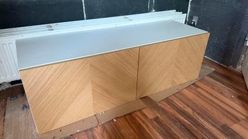 Hangend IKEA besta tv meubel