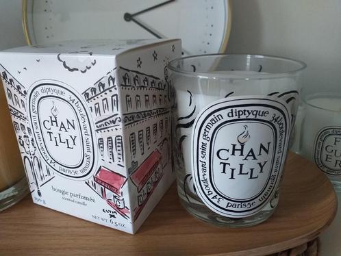 Nieuw in doos Diptyque geurkaars Chantilly voor maar 39 euro, Huis en Inrichting, Woonaccessoires | Kandelaars en Kaarsen, Nieuw