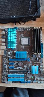 Moederbord met geheugen en cpu en waterkoeling, Computers en Software, Moederborden, Socket AM3+, DDR3, Ophalen of Verzenden, Zo goed als nieuw