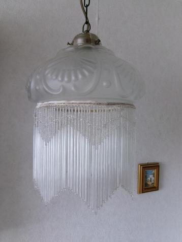 Mooie matglazen lamp met fraai kralen rand mooi bewerkt beschikbaar voor biedingen