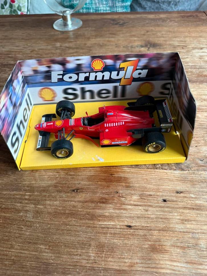 Dit is een schaalmodel van de Ferrari F310 Formule 1-auto, Hobby en Vrije tijd, Modelauto's | Overige schalen, Auto, Ophalen of Verzenden