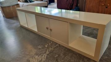 Ikea Kallax kast met twee deurtjes  beschikbaar voor biedingen
