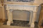 Antieke wit marmer pilaren schouw 152x113x58 cm, Antiek en Kunst, Curiosa en Brocante, Ophalen