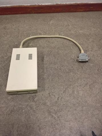 Externe floppydrive voor de Amiga 500/600/1200 beschikbaar voor biedingen