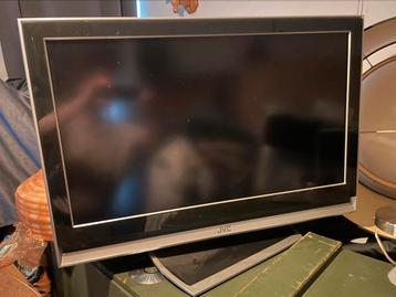 Prima JVC televisie met afstandsbediening beschikbaar voor biedingen