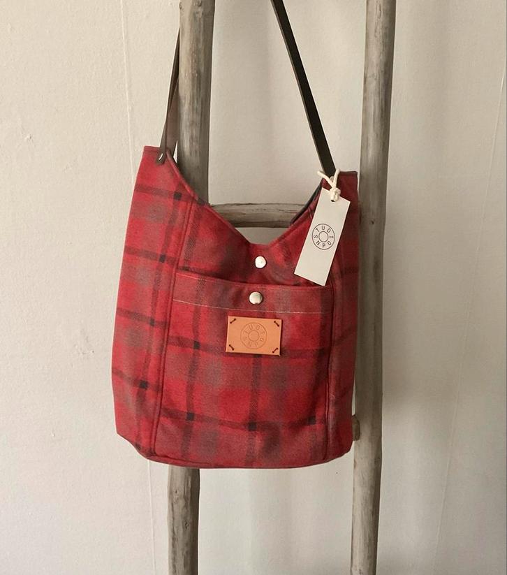 Tas/ shopper rode ruit handgemaakt Studio NP, Sieraden, Tassen en Uiterlijk, Tassen | Damestassen, Zo goed als nieuw, Shopper