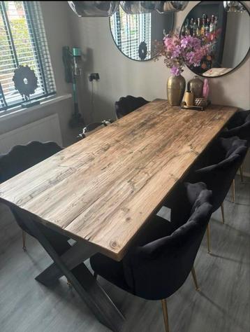 Mooie Boomstam eettafel met X poot beschikbaar voor biedingen