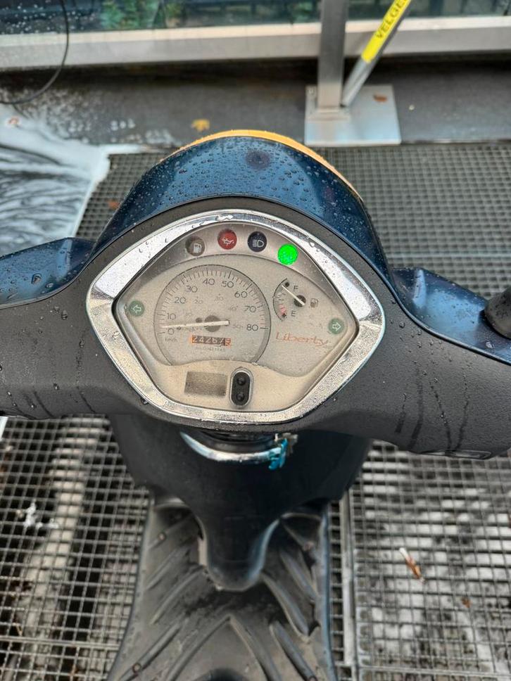 Piggio liberty 4takt 2015, Fietsen en Brommers, Scooters | Piaggio, Zo goed als nieuw, Overige modellen, Benzine, Ophalen of Verzenden