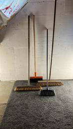 Harde en 2 zachte bezems, betonschaper, Ophalen