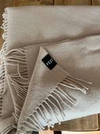 Fest Ro plaid in taupe, Huis en Inrichting, Woonaccessoires | Plaids en Woondekens, Ophalen of Verzenden, Zo goed als nieuw