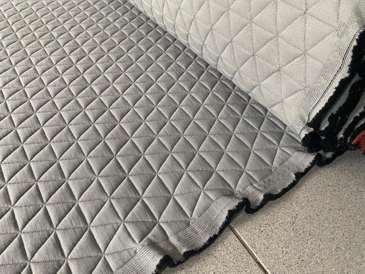 Kvadrat Febrik Triangle zilvergrijs; EXTRA BREED meubelstof, Hobby en Vrije tijd, Stoffen en Lappen, Nieuw, Wol, 120 cm of meer