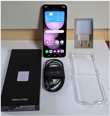 Samsung Galaxy Z Flip 5 256GB met Garantie +Oplader Cover beschikbaar voor biedingen