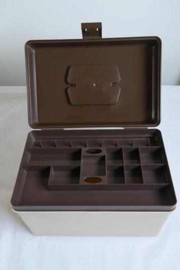 retro naaibox beschikbaar voor biedingen