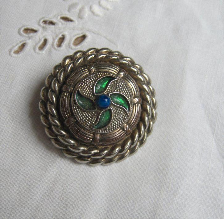 Brocante (klederdracht) broche, Sieraden, Tassen en Uiterlijk, Broches, Zo goed als nieuw, Overige materialen, Overige kleuren