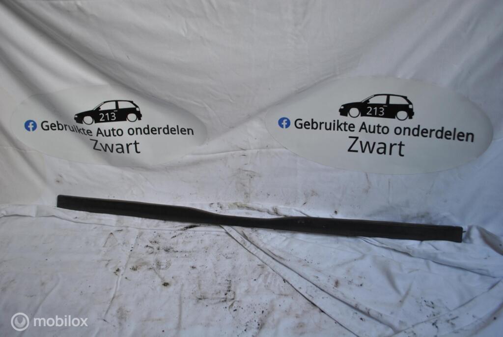 achterbumper strip Vw Golf III 1H6807641, Gebruikt, Volkswagen, Ophalen of Verzenden, Volkswagen