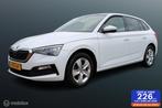 Skoda Scala 1.0 TSI Sport Business, Panoramadak, Trekhaak, C, Voorwielaandrijving, Gebruikt, 116 pk, Wit
