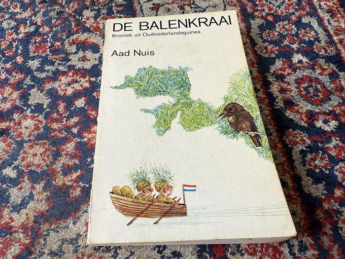 De Balenkraai. Kroniek uit Oudnederlandsguinea. Aad Nuis., Boeken, Geschiedenis | Vaderland, Gelezen, 20e eeuw of later, Ophalen of Verzenden