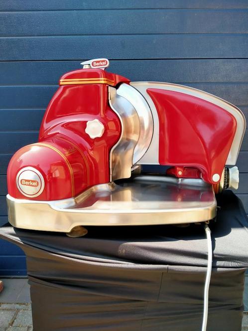 berkel 834 snijmachine bordeaux rood  ., Huis en Inrichting, Keuken | Keukenbenodigdheden, Zo goed als nieuw, Ophalen
