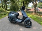 Vespa sprint 2022 iget e5, Fietsen en Brommers, Scooters | Vespa, Ophalen, Zo goed als nieuw, Maximaal 45 km/u, Benzine