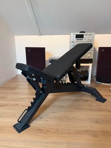 Robuuste, zware fitness bank  beschikbaar voor biedingen