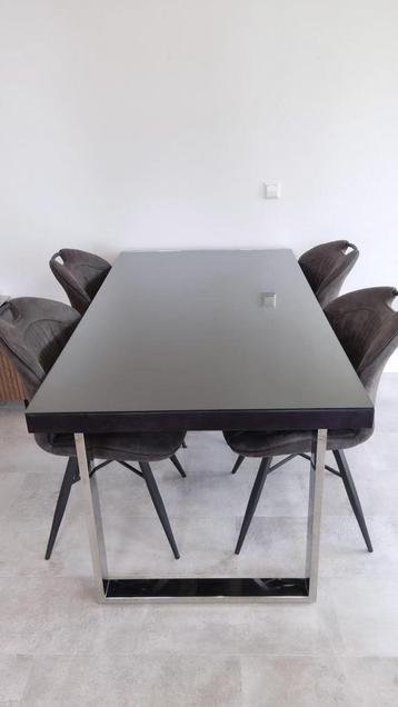 Eettafel 160x90 zo goed als nieuw met 2 glasplaten beschikbaar voor biedingen