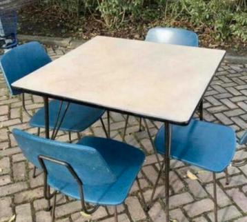 Tafel eettafel en of salontafel van Rudolf Wolf voor Elsrijk beschikbaar voor biedingen