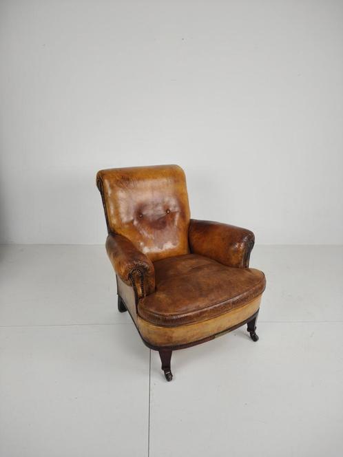 Een Klassieke Engelse Lederen clubchair fauteuil uit 1912, Antiek en Kunst, Antiek | Meubels | Stoelen en Banken, Ophalen