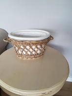 Ovale bloempot Riviera Maison aardewerk met rattan, 25 tot 40 cm, Gebruikt, Ophalen of Verzenden, Minder dan 40 cm