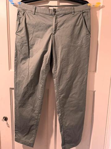 Esprit leuke groene chino maat 42  beschikbaar voor biedingen