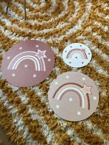 Muurcirkels met kleine beschadigingen beschikbaar voor biedingen