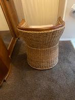 Gevlochten stoel hoogte ong82cm , breedte ong 64 cm, Huis en Inrichting, Riet of Rotan, Gebruikt, Bruin, Ophalen of Verzenden
