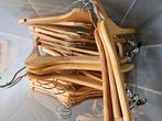 26 houten kledinghangers, Ophalen, Zo goed als nieuw, Hout