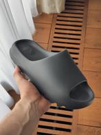 Yeezy Slide Granite 43 2x, Kleding | Heren, Schoenen, Zwart, Nieuw, Ophalen of Verzenden, Sneakers of Gympen