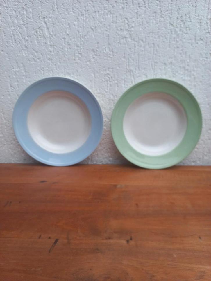 Twee brocante pastel borden. Villeroy & Boch. Diep bord, Antiek en Kunst, Antiek | Servies los, Ophalen of Verzenden