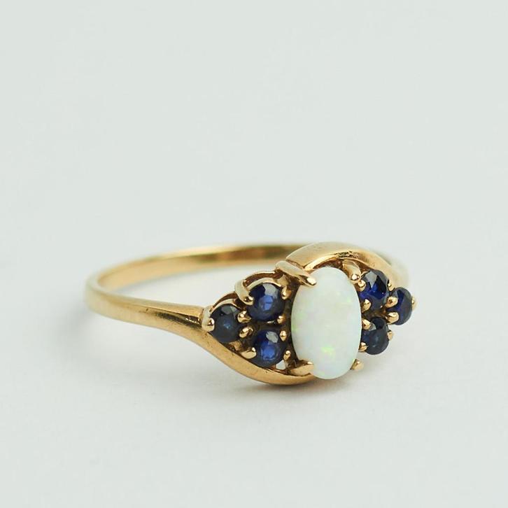 Vintage gouden ring opaal en saffier 9 karaat antiek goud, Sieraden, Tassen en Uiterlijk, Ringen, Zo goed als nieuw, Dame, Kleiner dan 17