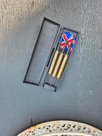 Dartpijlen met Engelse vlag beschikbaar voor biedingen