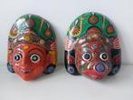 Twee handbeschilderde kleien maskers uit Nepal, Ophalen of Verzenden