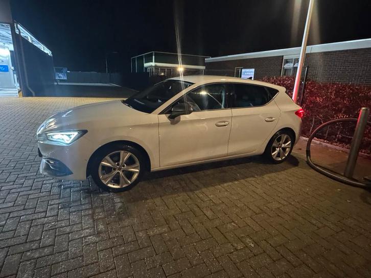 Seat Leon 2.0 TDI 150pk Dsg-7 2020 Wit, Auto's, Seat, Particulier, Leon, Achteruitrijcamera, Adaptieve lichten, Adaptive Cruise Control