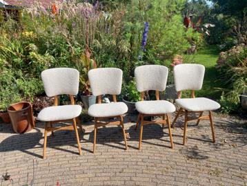 Vier retro nieuw gestoffeerde eetkamerstoelen  beschikbaar voor biedingen