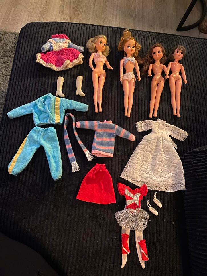 Fleur/Sindy Poppen Set + Kleding, Kinderen en Baby's, Speelgoed | Poppen, Gebruikt, Overige typen, Ophalen of Verzenden