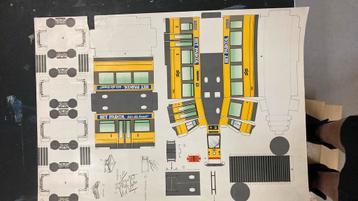 Kartonnen bouwplaten van amsterdamse tram en metro beschikbaar voor biedingen