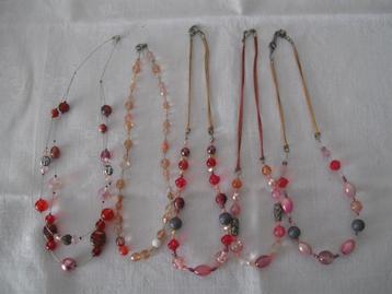 5 roze rode kettingen glaskralen leuk combineren goede staat beschikbaar voor biedingen
