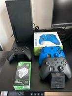 Xbox Series X + 2 Controllers + Laadstation, Gebruikt, Met 2 controllers, Ophalen of Verzenden, 1 TB