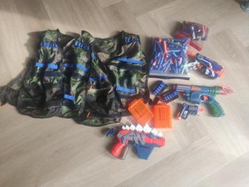 Nerf hesjes met pistolen en pijltjes beschikbaar voor biedingen