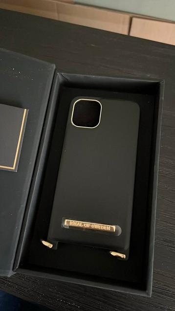 Ideal of sweden necklace case 11 pro beschikbaar voor biedingen