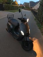 Mooie scooter lage kilometers erop, Fietsen en Brommers, Snorfietsen en Snorscooters, Overige merken, Ophalen of Verzenden, Zo goed als nieuw