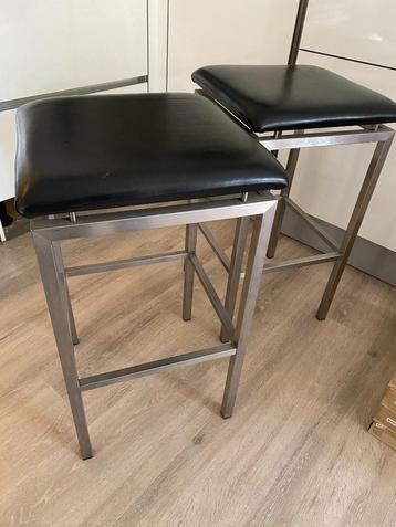 2 Barkrukken  beschikbaar voor biedingen