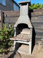Gratis- Stenen barbecue met rooster, Tuin en Terras, Houtskoolbarbecues, Ophalen, Gebruikt, Met accessoires
